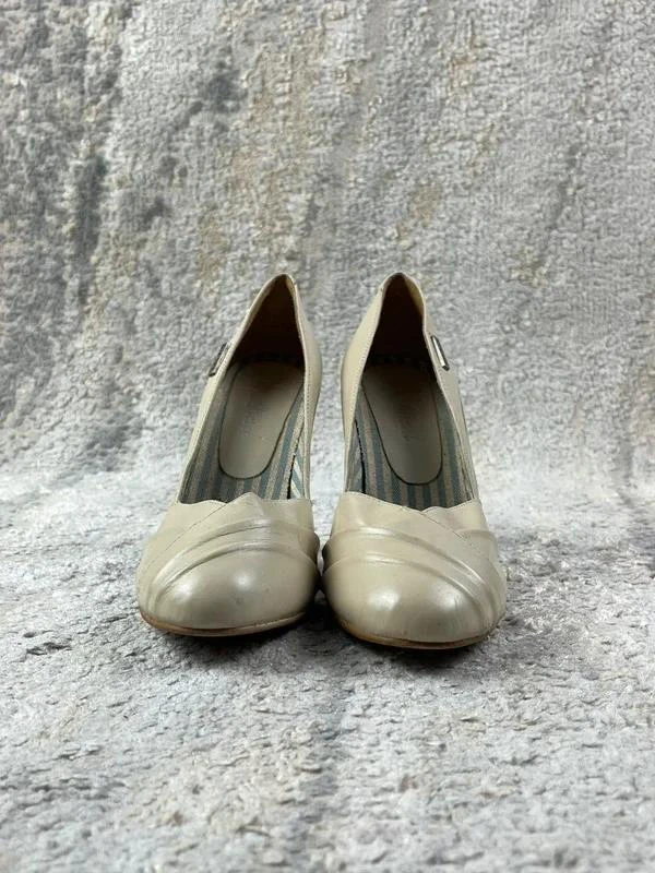 Sapatos de salto alto Diesel em pele bege – photo 2